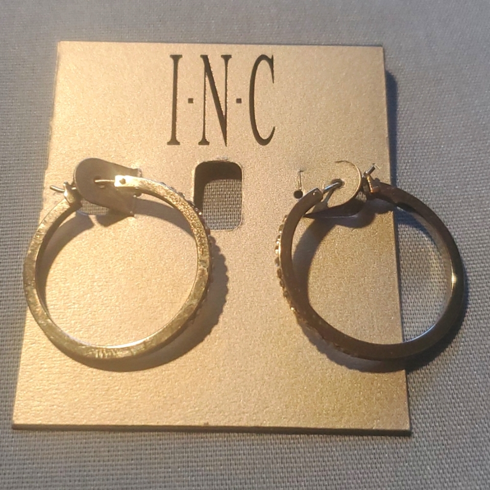 Pair of earrings